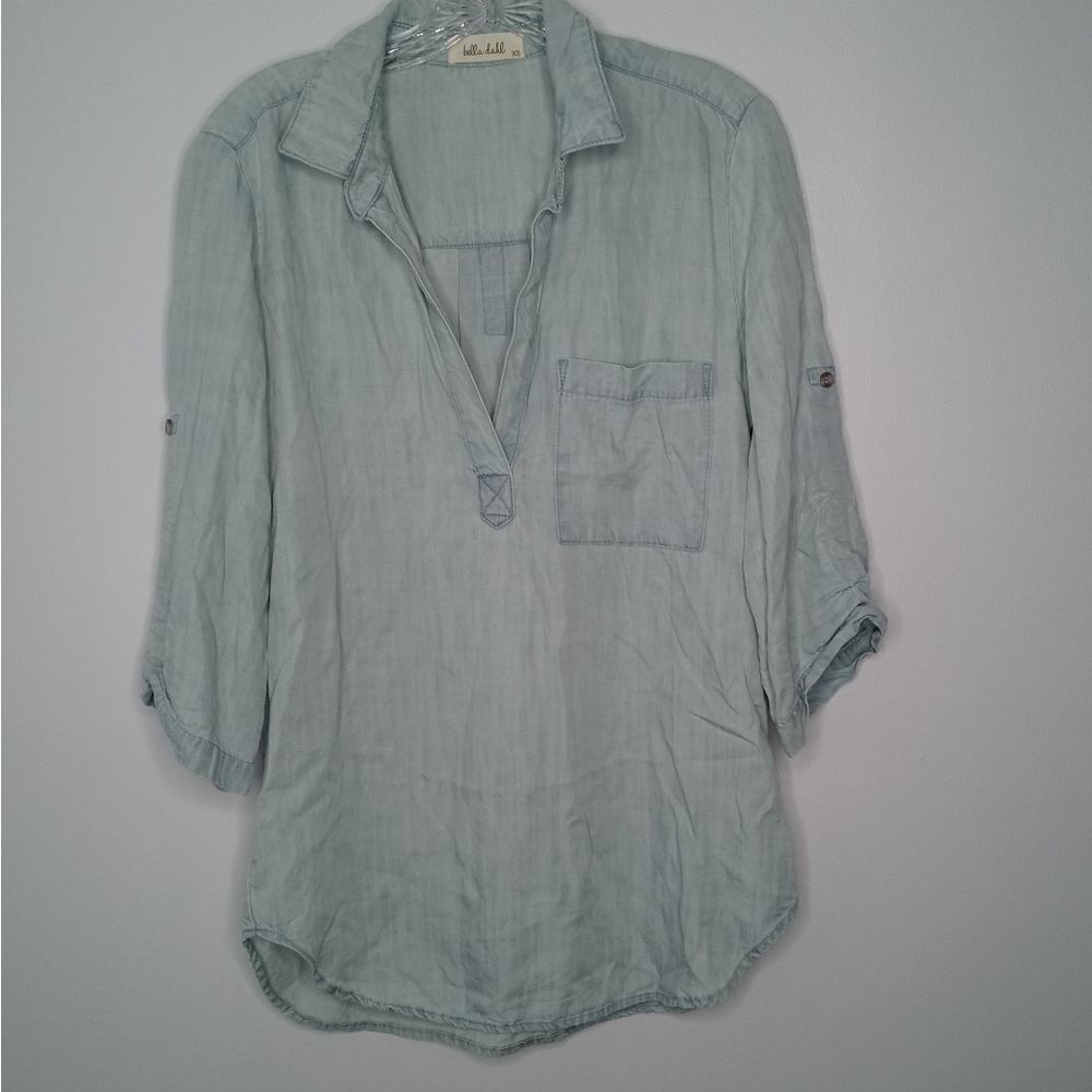 Bella Dahl light blue chambray blouse size XS